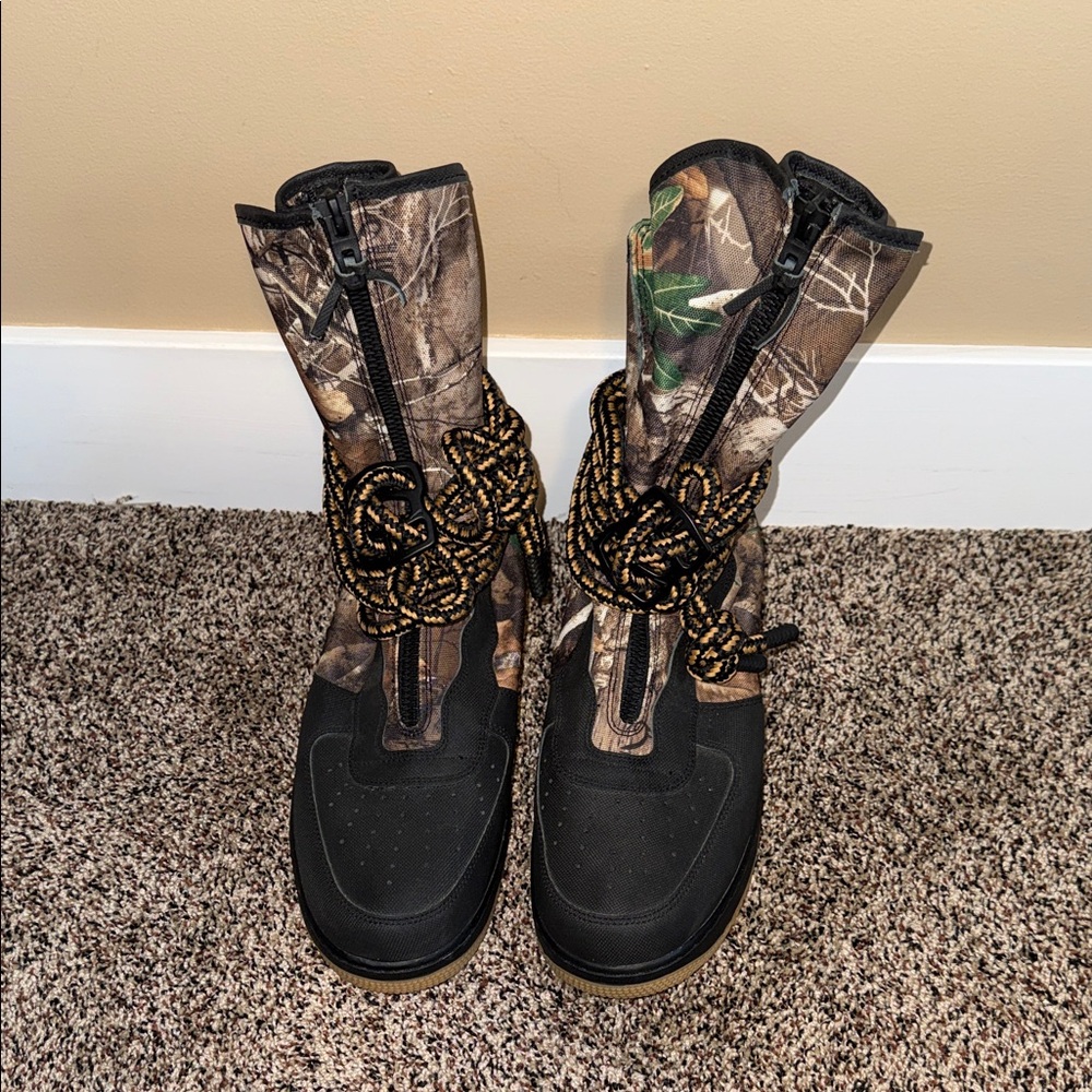 Men’s 13 Real Tree Camo Shoes